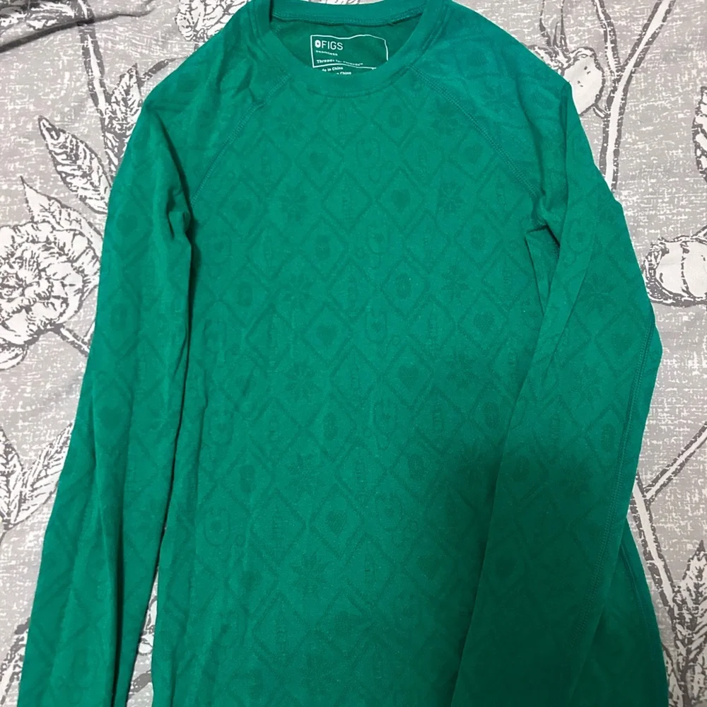 Figs Green Long Sleeve Tee - Picture 1 of 4